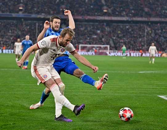 29 01 2025, Football UEFA Championsleague 2024 2025 8 Matchday, FC Bayern Munich Slovan Bratislava, in the Allianz Arena Munich Harry Kane FC Bayern Munich withdraws DFL and DFB regulations prohibit any use of photographs as image sequences and or quasi video