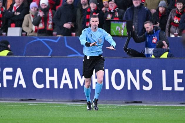 29 01 2025, Football, Champions League, Matchday 8, Season 2024 2025, Bayer 04 Leverkusen Sparta Prague, Referee Georgi Kabakov decides no penalty, xRHR PHOTO TKx Copyright: RHR-FOTOx RHR-FOTO TK