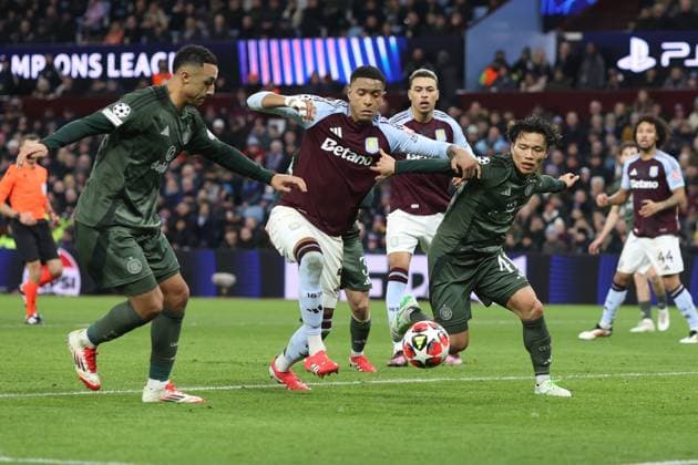 Aston Villa gegen Celtic FC 29. Januar 2025, Aston UEFA Champions League Fußball Aston Villa gegen Celtic Ezri Konsa von Aston Villa wird von Reo Hatate von Celtic in Schach gehalten Foto Charlotte Wilson Abseits Aston UK  Copyright: xCharlottexWilsonx xOffsidexOffside
