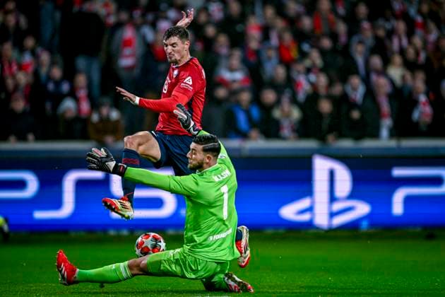 LOSC Lille defender Thomas Meunier, Feyenoord Rotterdam goalkeeper Justin Bijlow, during the match Lille Feyenoord at the Stade Pierre Mauroy for the UEFA Champions League phase Matchday 8 season 2024 2025 in LILLE, France on 29 januari 2025, photo by Stefan Koops EYE4images DeFodi Images Defodi 746 211667 Defodi-746