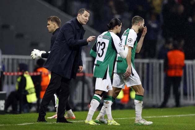 LILLE - (l-r) Feyenoord coach Brian Priske, Anis Hadj Moussa of Feyenoord, Bart Nieuwkoop of Feyenoord during the UEFA Champions League match between Lille OSC and Feyenoord at Stade Pierre Mauroy on Jan. 29, 2025 in Lille, France. ANP MAURICE VAN STEEN UEFA Champions League 2024 25 League Phase MD8 2024 25 xVIxANPxSportx xxANPxIVx 518656896 originalFilename: 518656896.jpg