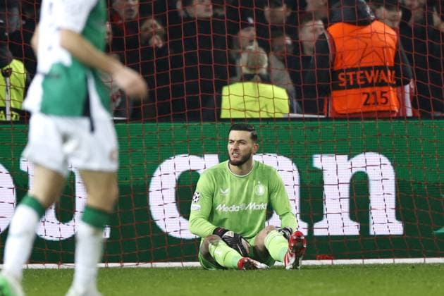 LILLE - Feyenoord goalkeeper Justin Bijlow sits injured on the ground during the UEFA Champions League match between Lille OSC and Feyenoord at Stade Pierre Mauroy on Jan. 29, 2025 in Lille, France. ANP MAURICE VAN STEEN UEFA Champions League 2024 25 League Phase MD8 2024 25 xVIxANPxSportx xxANPxIVx 518657052 originalFilename: 518657052.jpg