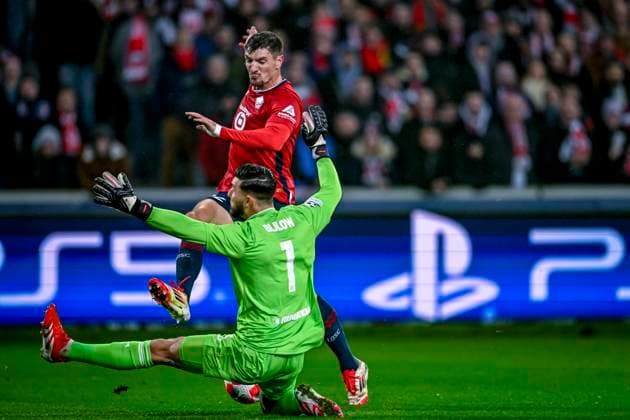 LOSC Lille defender Thomas Meunier, Feyenoord Rotterdam goalkeeper Justin Bijlow, during the match Lille Feyenoord at the Stade Pierre Mauroy for the UEFA Champions League phase Matchday 8 season 2024 2025 in LILLE, France on 29 januari 2025, photo by Stefan Koops EYE4images DeFodi Images Defodi 746 211665 Defodi-746
