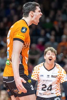 29 01 2025, Berlin, Volleyball CEV Champions League, Men, Matchday 6, BR Volleys vs PGE Project Warsaw, Max Schmeling Halle Jake Hanes of Berlin Volleys cheers BR Volleys PGE Project Warsaw