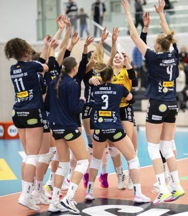 VOLLEYBALL WOMEN 1 BL SWE SUHL FOR EDITORIAL PURPOSES ONLY p 29 01 2025 Erfurt Volleyball 1 Bundesliga Season 2024 2025 Women 20 Matchday Riethsporthalle Schwarz Weiss Erfurt VfB Suhl LOTTO Thüringen in photo Suhl team celebrating after the 3 1 victory in Erfurt Germany Thueringen Erfurt Copyright SaschaxFromm Copyright: SaschaxFromm doc7z50l4xqts1hd6kz1wl ,EDITORIAL USE ONLY Copyright: SaschaxFromm