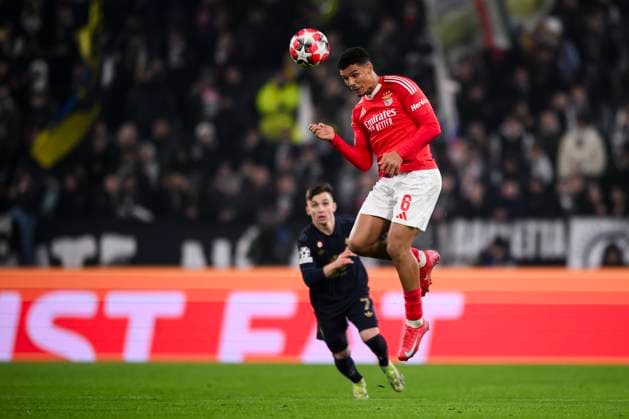 Juventus FC v SL Benfica - UEFA Champion League Alexander Bah of SL Benfica competes for a header with Francisco Conceicao of Juventus FC during the UEFA Champions League 2024 25 league phase football match between Juventus FC and SL Benfica. Turin Italy Copyright: xNicolòxCampox