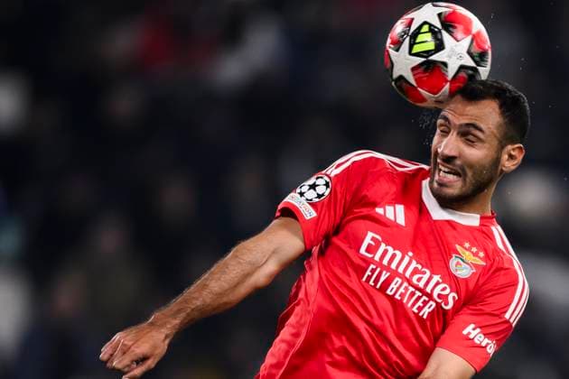 Juventus FC v SL Benfica - UEFA Champion League Vangelis Pavlidis of SL Benfica heads the ball during the UEFA Champions League 2024 25 league phase football match between Juventus FC and SL Benfica. Turin Italy Copyright: xNicolòxCampox