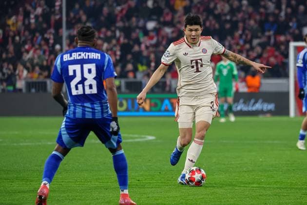 Minjae Kim FC Bayern Muenchen, 03 with ball with Cesar Blackman SK Slovan Bratislava, 28 , GER, FC Bayern Muenchen vs SK Slovan Bratislava, Football, UEFA Champions League, Matchday 8, Season 2024 2025, 29 01 2025, GER, FC Bayern Muenchen vs SK Slovan Bratislava, Football, UEFA Champions League, Matchday 8, Season 2024 2025, 29 01 2025 Muenchen Copyright: xEibner-Pressefoto JennixMaulx EP_JML