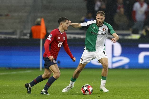LILLE, 29-01-2025. Decathlon Arena Stade Pierre Mauroy. Football, UEFA Champions League season 2024 2025. Lille - Feyenoord. (L-R) Lille player Hakon Arnar Haraldsson, Feyenoord player Bart Nieuwkoop during the match Borussia LOSC Lille - Feyenoord Lille - Feyenoord  x27614285x Copyright: