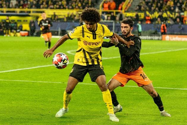 Duel between Karim Adeyemi Borussia Dortmund 09, 27 and Irakli Azarovi Shakhtar Donetsk, 16 , GER BVB Borussia Dortmund 09 vs Shakhtar Donetsk, Football, Champions League, Matchday 8, Season 2024 2025, 29 01 2025 GER BVB Borussia Dortmund 09 vs Shakhtar Donetsk, Football, Champions League, Matchday 8, Season 2024 2025, 29 01 2025 Dortmund Copyright: xEibner-Pressefoto FabianxFriesex EP_FFE