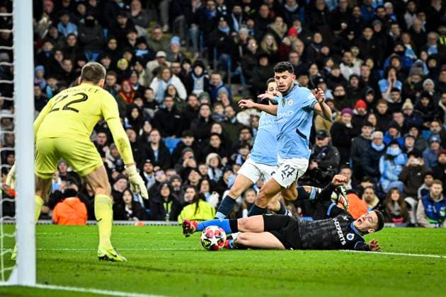 29th January 2025; Etihad Stadium, Manchester, England; UEFA Champions League Football, Manchester City versus Club Brugge; Matheus Nunes of Manchester City commits a foul in the penalty area  ActionPlus12745100 GodfreyxPitt