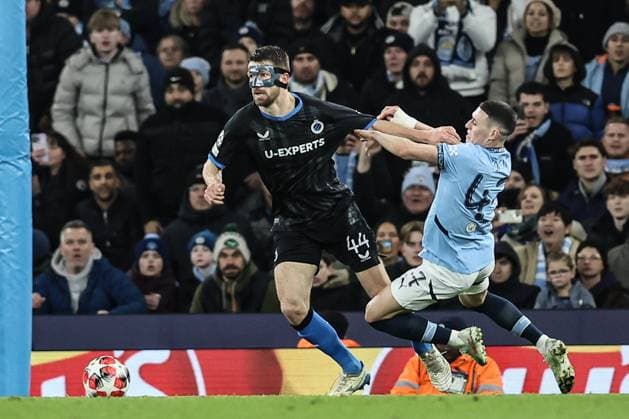 Club s Brandon Mechele and Manchester City s Phil Foden fight for the ball during a soccer game between English Manchester City and Belgian Club Brugge KV, Wednesday 29 January 2025 in Manchester, United Kingdom, on the eight day (out of 8) of the UEFA Champions League league phase. BRUNOxFAHY  x111419531x