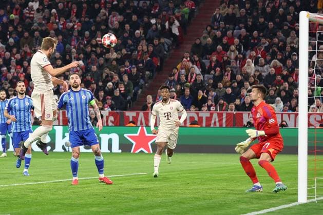 Harry Kane 9 FC Bayern Muenchen scores with a header to make it 2-0, Dominik Takac 71 SK Slovan Bratislava , FC Bayern Muenchen vs SK Slovan Bratislava, Soccer, Champions League, Matchday 8, 29 01 2025 Muenchen Bayern Germany Copyright: xkolbert-press ChristianxKolbertx