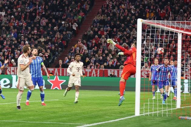 Harry Kane 9 FC Bayern Muenchen scores with a header to make it 2-0, Dominik Takac 71 SK Slovan Bratislava , FC Bayern Muenchen vs SK Slovan Bratislava, Soccer, Champions League, Matchday 8, 29 01 2025 Muenchen Bayern Germany Copyright: xkolbert-press ChristianxKolbertx
