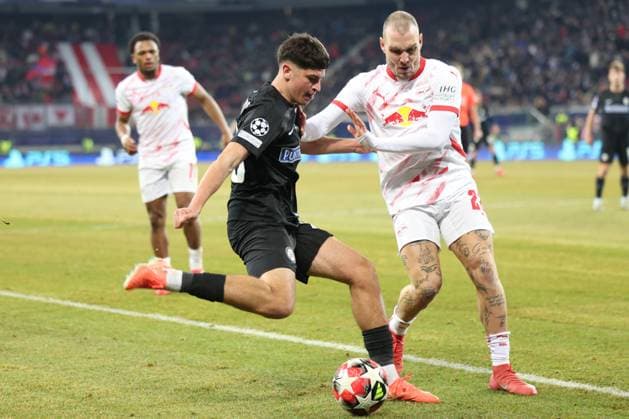 SOCCER - UEFA CL, Sturm vs RB Leipzig KLAGENFURT,AUSTRIA,29.JAN.25 - SOCCER - UEFA Champions League, SK Sturm Graz vs RasenBallsport Leipzig. Image shows Arjan Malic (Sturm) and David Raum (RB Leipzig).  GEPAxpictures xChrisxBauer