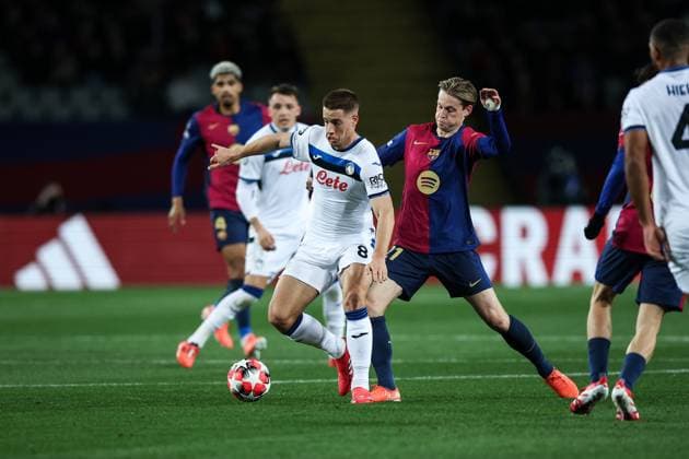 Frenkie De Jong FC Barcelona Mario Pasalic Atalanta BC during the UEFA Champions League 2024 25 League Phase MD8 match between FC Barcelona and Atalanta BC at Estadi Olimpic Lluis Companys on January 29, 2025 in Barcelona, Spain Photo by Xavi Bonilla DeFodi Images Defodi 674 20250129 XB3 1643 Defodi-674