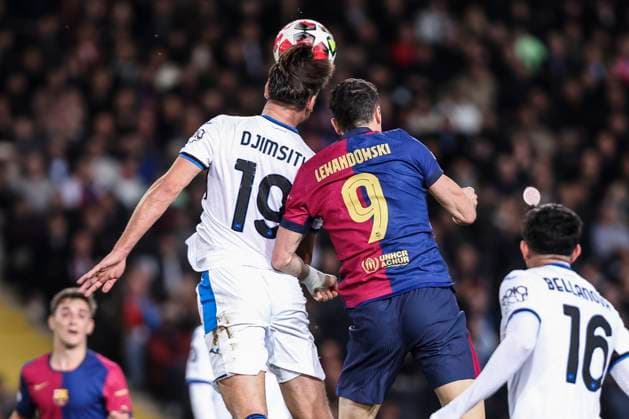 January 29, 2025, Barcelona, Barcelona, SPAIN: Robert Lewandowski of FC Barcelona, Barca and Berat Djimsiti of Atalanta BC compete for the ball during the UEFA Champions League 2024 25 League Phase MD8, match between FC Barcelona and Atalanta BC at Estadi Olimpic Lluis Companys on January 29, 2025 in Barcelona, Spain. Barcelona SPAIN - ZUMAa181 20250129_zaa_a181_096 Copyright: xJavierxBorregox