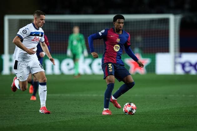 Alejandro Balde FC Barcelona Mario Pasalic Atalanta BC during the UEFA Champions League 2024 25 League Phase MD8 match between FC Barcelona and Atalanta BC at Estadi Olimpic Lluis Companys on January 29, 2025 in Barcelona, Spain Photo by Xavi Bonilla DeFodi Images Defodi 674 20250129 XB3 1865 Defodi-674