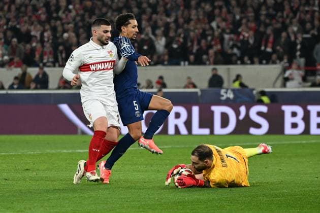 29.01.2025, xjhx, Fussball UEFA Champions League, VfB Stuttgart - Paris St.Germain v.l. Gianluigi Donnarumma (PSG Paris St.Germain) Deniz Undav (VfB Stuttgart) Marquinhos (PSG Paris St.Germain) Zweikampf, Aktion, action, battle for the ball (DFL DFB REGULATIONS PROHIBIT ANY USE OF PHOTOGRAPHS as IMAGE SEQUENCES and or QUASI-VIDEO) Stuttgart