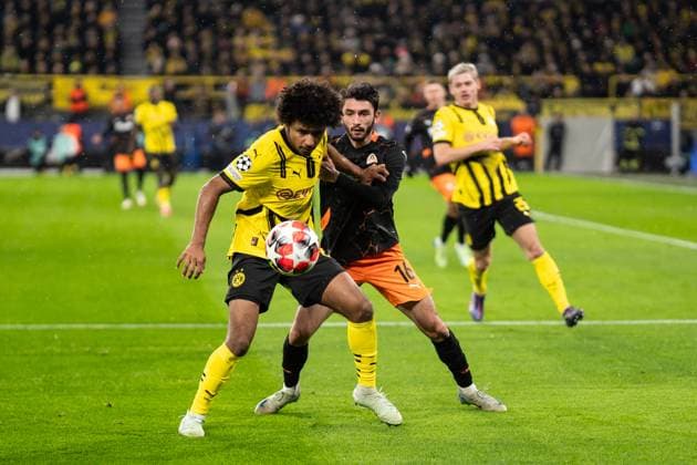 GER, UEFA Champions League, 8. Spieltag - Borussia Dortmund vs FC Shakhtar Donetsk 29.01.2025, Signal Iduna Park, Dortmund, GER, UEFA Champions League, 8. Spieltag - Borussia Dortmund vs FC Shakhtar Donetsk Im Bild: Zweikampf zwischen Karim Adeyemi (Borussia Dortmund, 27) und Irakli Azarovi (FC Shakhtar Donetsk, 16) nordphotoxGmbHxx xChristianxSchulze nph000300