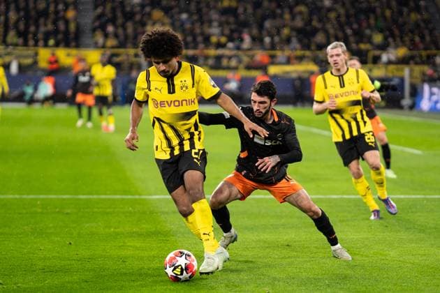GER, UEFA Champions League, 8. Spieltag - Borussia Dortmund vs FC Shakhtar Donetsk 29.01.2025, Signal Iduna Park, Dortmund, GER, UEFA Champions League, 8. Spieltag - Borussia Dortmund vs FC Shakhtar Donetsk Im Bild: Zweikampf zwischen Karim Adeyemi (Borussia Dortmund, 27) und Irakli Azarovi (FC Shakhtar Donetsk, 16) nordphotoxGmbHxx xChristianxSchulze nph000300