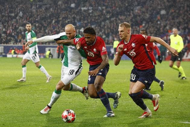 LILLE, 29-01-2025. Decathlon Arena Stade Pierre Mauroy. Football, UEFA Champions League season 2024 2025. Lille - Feyenoord. (L-R) Feyenoord player Gernot Trauner , Lille player Alexsandro, Lille player Mitchel Bakker during the match Borussia LOSC Lille - Feyenoord Lille - Feyenoord  x27614541x Copyright: