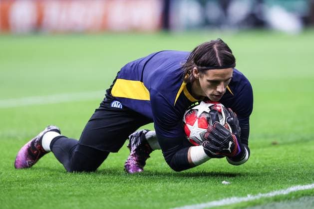 MILAN, ITALY JANUARY 29 goalkeeper Yann Sommer of Inter warming up during the UEFA Champions League 2024 25 League Phase MD8 match between FC Internazionale Milano and AS Monaco at Stadio San Siro on January 29, 2025 in Milan, Italy Milan Stadio San Siro Scotland Italy Copyright: xJustPictures.ch LuigixRizzox jp-en-EuSpIm-AN0I0667-20241226