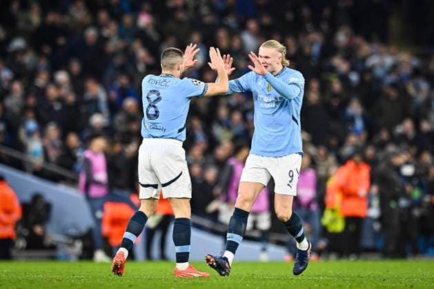 29th January 2025; Etihad Stadium, Manchester, England; UEFA Champions League Football, Manchester City versus Club Brugge; Mateo Kovacic of Manchester City celebrates with Erling Haaland of Manchester City after scoring in the 53rd minute for 1-1  ActionPlus12745108 GodfreyxPitt