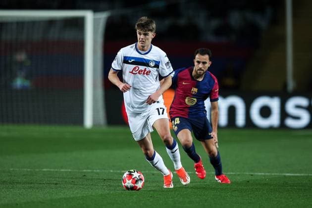 Charles De Ketelaere Atalanta BC Eric Garcia FC Barcelona during the UEFA Champions League 2024 25 League Phase MD8 match between FC Barcelona and Atalanta BC at Estadi Olimpic Lluis Companys on January 29, 2025 in Barcelona, Spain Photo by Xavi Bonilla DeFodi Images Defodi 674 20250129 XB3 1537 Defodi-674