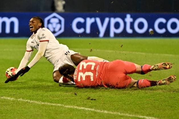 Zagreb, Croatia, January 29th 2024: Rafael Leao of Milan (R) in action against goalkeeper Ivan Nevistic of Dinamo Zagreb (L) during the UEFA Champions League, League phase, match between Dinamo Zagreb and Milan at Stadium Maksimir, Zagreb, Croatia. (Igor Kupljenik SPP) Copyright: xIgorxKupljenikx xSPPx spp-en-IgKuSp-IK3_2301