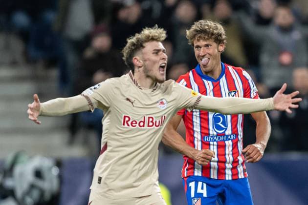 Happy Marcos Llorente and angry Salzburg players during UEFA Champions league match, Red Bull Salzburg - Atletico Madrid , 29. january 2025, Red Bull Arena, Salzburg, Austria Copyright: xMICHALxFAJT,ZOSPORTU.SKx FAJ_1306