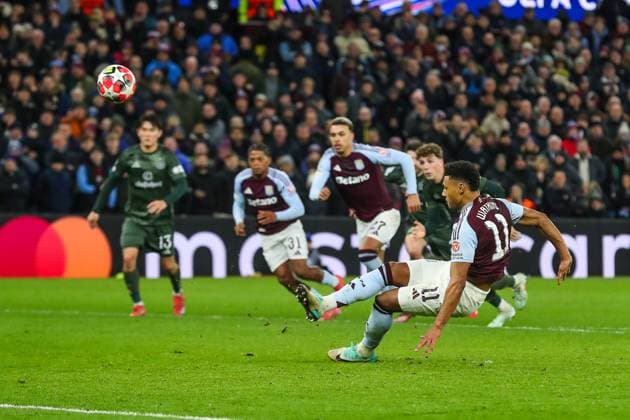 UEFA Champions League Matchday 8 of 8 Aston Villa v Celtic Ollie Watkins of Aston Villa slips as he takes a penalty and misses during the UEFA Champions League Matchday 8 of 8 Aston Villa vs Celtic at Villa Park, Birmingham, United Kingdom, 29th January 2025 (Photo by Gareth Evans News Images) Copyright: xGarethxEvans NewsxImagesx