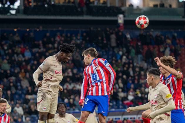 SOCCER - UEFA CL, RBS vs Atletico SALZBURG,AUSTRIA,29.JAN.25 - SOCCER - UEFA Champions League, Red Bull Salzburg vs Atletico Madrid. Image shows Hendry Blank (RBS) and Giuliano Simeone (Atletico).  GEPAxpictures xWolfgangxKofler