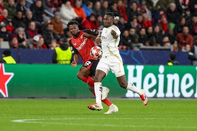 Leverkusen, Germany, 29 01 25 Edmond Faycial Tapsoba Bayer 04 Leverkusen and Victor Olatunji AC Sparta Praha fighting for the ball during the Champions League group stage match between Bayer 04 Leverkusen and Sparta Prag at BayArena Leverkusen BayArena North Rhine Westphalia Germany Copyright: xBrauer-Fotoagenturx xAdrianxSchlx