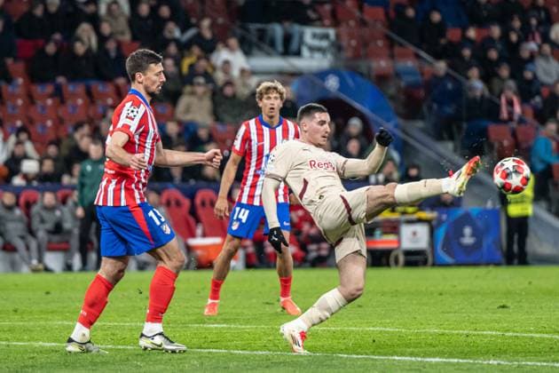 Oscar Gloukh kicks the ball during UEFA Champions league match, Red Bull Salzburg - Atletico Madrid , 29. january 2025, Red Bull Arena, Salzburg, Austria Copyright: xMICHALxFAJT,ZOSPORTU.SKx MAJ_3341