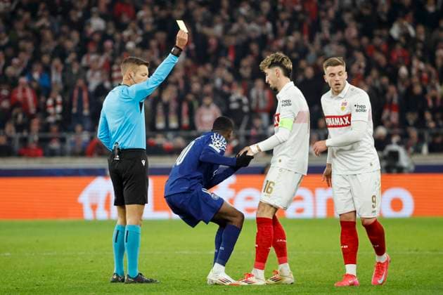 Atakan Karazor VfB Stuttgart, 16 gets the yellow card from referee Davide Massa ITA , Football, UEFA Champions League, Matchday 8, 2024 2025, VfB Stuttgart vs Paris St Germain, 29 01 2025, Arena Stuttgart, Stuttgart, Germany Stuttgart Arena Stuttgart Baden Württemberg Germany Copyright: xGrantxHubbsx