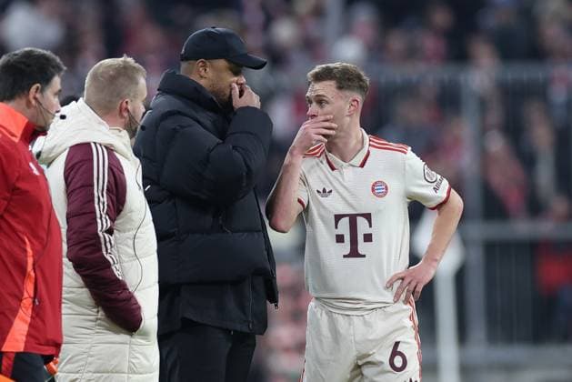 Joshua Kimmich 6 FC Bayern Muenchen gets instructions from head coach Vincent Kompany FC Bayern Muenchen , FC Bayern Muenchen vs SK Slovan Bratislava, Soccer, Champions League, Matchday 8, 29 01 2025 Muenchen Bayern Germany Copyright: xkolbert-press ChristianxKolbertx