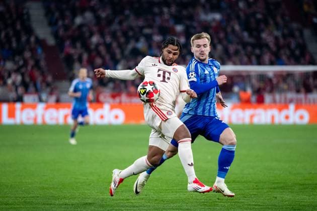Serge Gnabry FC Bayern Muenchen, 07 in duel with Jurij Medvedev SK Slovan Bratislava, 17 , GER, FC Bayern Muenchen vs SK Slovan Bratislava, Football, UEFA Champions League, Matchday 8, Season 2024 2025, 29 01 2025 GER, FC Bayern Muenchen vs SK Slovan Bratislava, Football, UEFA Champions League, Matchday 8, Season 2024 2025, 29 01 2025 Muenchen Copyright: xEibner-Pressefoto Memmlerx EP_MMR