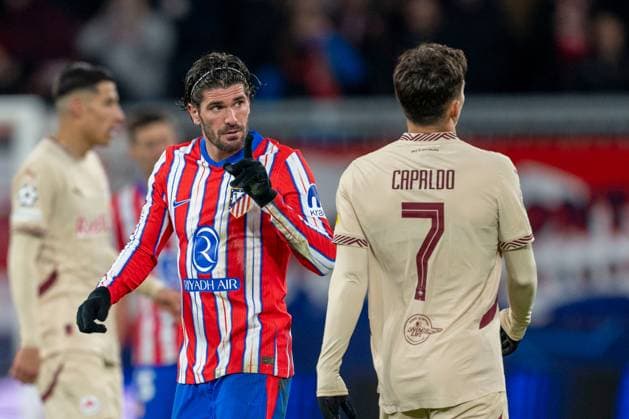SOCCER - UEFA CL, RBS vs Atletico SALZBURG,AUSTRIA,29.JAN.25 - SOCCER - UEFA Champions League, Red Bull Salzburg vs Atletico Madrid. Image shows Rodrigo De Paul (Atletico) and Nicolas Capaldo (RBS).  GEPAxpictures xWolfgangxKofler