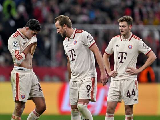 29 01 2025, Football UEFA Championsleague 2024 2025 Matchday 8, FC Bayern Munich Slovan Bratislava, in the Allianz Arena Munich v l Aleksandar Pavlovic Bayern Munich , Harry Kane FC Bayern Munich and Josip Stanisic Bayern Munich pensive DFL and DFB regulations prohibit any use of photographs as image sequences and or quasi video