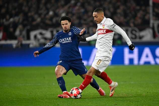 Zweikampf, Aktion Warren Zaire-Emery FC Paris Saint-Germain PSG (33) gegen Enzo Millot VfB Stuttgart (08) Champions League VfB Stuttgart vs Paris St. Germain PSG 29.01.2025 DFL REGULATIONS PROHIBIT ANY USE OF PHOTOGRAPHS AS IMAGE SEQUENCES AND OR QUASI-VIDEO Champions League VfB Stuttgart vs Paris St. Germain PSG