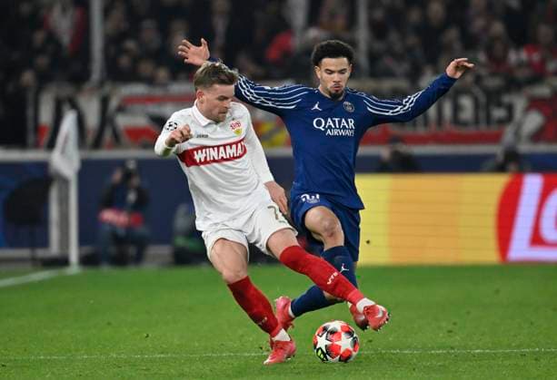 Zweikampf, Aktion Warren Zaire-Emery FC Paris Saint-Germain PSG (33) gegen Maximilian Mittelstaedt VfB Stuttgart (07) Champions League VfB Stuttgart vs Paris St. Germain PSG 29.01.2025 DFL REGULATIONS PROHIBIT ANY USE OF PHOTOGRAPHS AS IMAGE SEQUENCES AND OR QUASI-VIDEO Champions League VfB Stuttgart vs Paris St. Germain PSG
