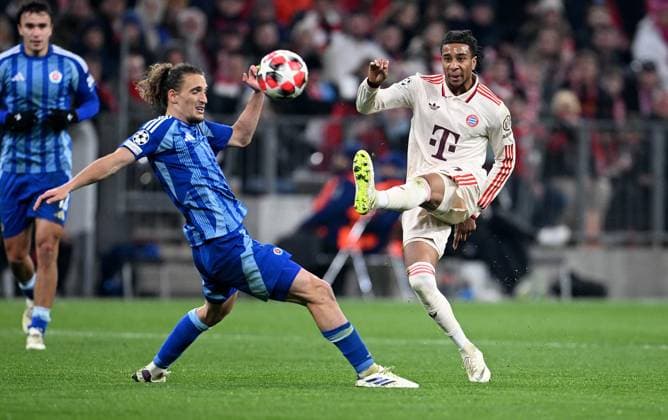 FOOTBALL CHAMPIONS LEAGUE SEASON 2024 2025 Preliminary Round 8 Matchday FC Bayern Muenchen Slovan Bratislava 29 01 2025 Julius Szoeke left, Slovan Bratislava v Michael Olise right, FC Bayern Muenchen