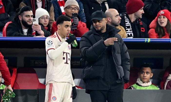 FOOTBALL CHAMPIONS LEAGUE SEASON 2024 2025 Preliminary Round 8 Matchday FC Bayern Muenchen Slovan Bratislava 29 01 2025 Substitution of Jamal Musiala left, FC Bayern Muenchen with coach Vincent Kompany right, FC Bayern Muenchen