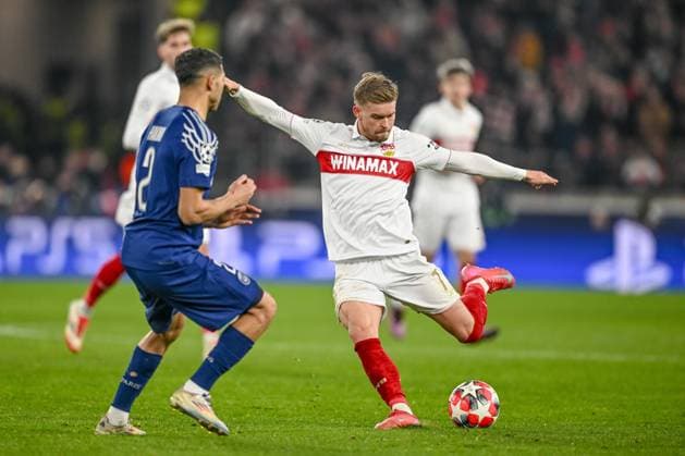 Achraf Hakimi Paris Saint Germain and Maximilian Mittelstaedt VfB Stuttgart battle for the ball during the UEFA Champions League 2024 25 League Phase MD8 match between VfB Stuttgart and Paris Saint Germain at MHPArena on January 29, 2025 in Stuttgart, Germany Photo by Harry Langer DeFodi Images Defodi 541 VFBPSG20250129 66 Defodi-541