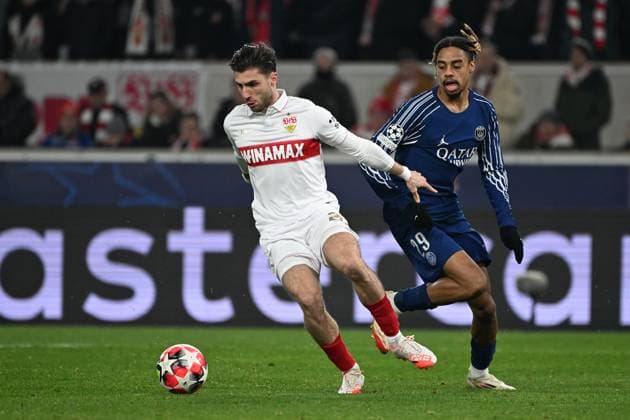 29 01 2025, xjhx, Football UEFA Champions League, VfB Stuttgart Paris St Germain v l Leonidas Stergiou VfB Stuttgart Bradley Barcola PSG Paris St Germain duel, action, action, battle for the ball DFL DFB REGULATIONS PROHIBIT ANY USE OF PHOTOGRAPHS as IMAGE SEQUENCES and or QUASI VIDEO Stuttgart