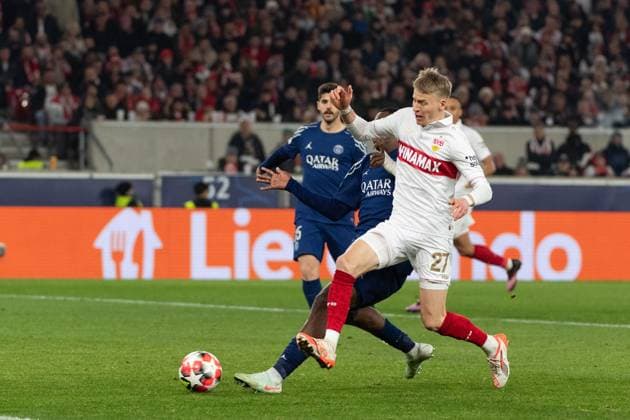 Goal for 1 4 by Chris Fuehrich VfB Stuttgart 27 , li Willian Pacho Paris Saint Germain, 51 GER, VfB Stuttgart vs Paris Saint Germain, Football, Men, UEFA Champions League, Matchday 8, Season 2024 2025, 29 01 2025, GER, VfB Stuttgart vs Paris Saint Germain, Football, Men, UEFA Champions League, Matchday 8, Season 2024 2025, 29 01 2025 Stuttgart Copyright: xEibner-Pressefoto WolfgangxFrankx EP_WFK
