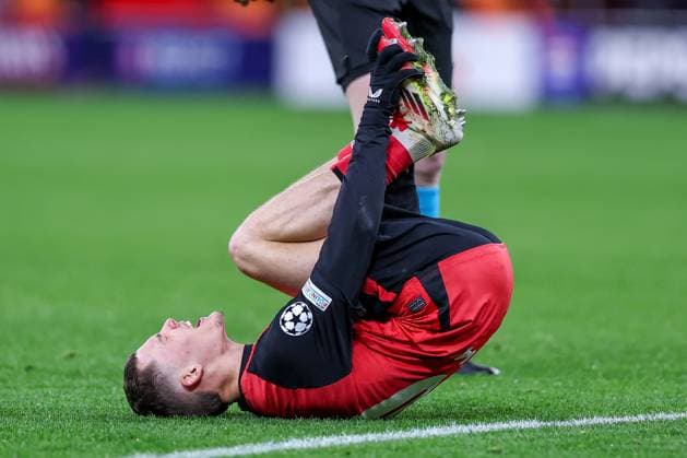 29 01 2025, Football, Bayer 04 Leverkusen AC Sparta Prague, UEFA Champions League, Matchday 8, BayArena, Season 2024 2025 Florian Wirtz Bayer04 Leverkusen 10 lies on the pitch in pain and touches his ankle Foot North Rhine-Westphalia Germany