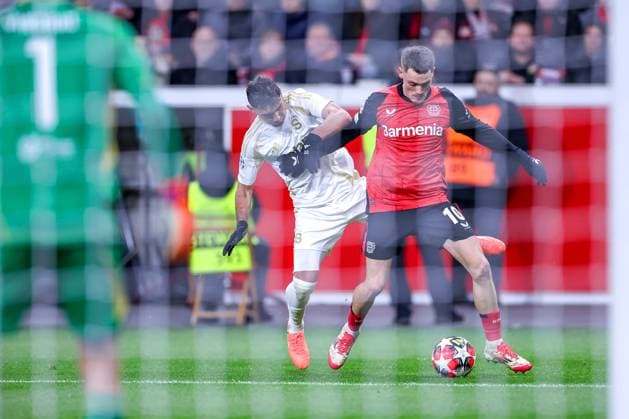 29 01 2025, Football, Bayer 04 Leverkusen AC Sparta Prague, UEFA Champions League, Matchday 8, BayArena, Season 2024 2025 Qazim Laci Sparta Prague 20 in duel against Florian Wirtz Bayer04 Leverkusen 10 North Rhine-Westphalia Germany