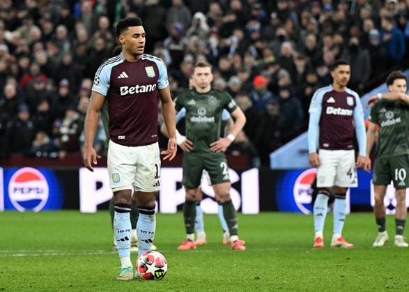 Birmingham, England, 29th January 2025. Aston Villa™s Ollie Watkins missing a penalty during the UEFA Champions League match at Villa Park, Birmingham. Picture credit should read: Cody Froggatt Sportimage EDITORIAL USE ONLY. No use with unauthorised audio, video, data, fixture lists, club league logos or live services. Online in-match use limited to 120 images, no video emulation. No use in betting, games or single club league player publications. SPI_083_CF_Aston_Villa_Celtic SPI-3641-0083